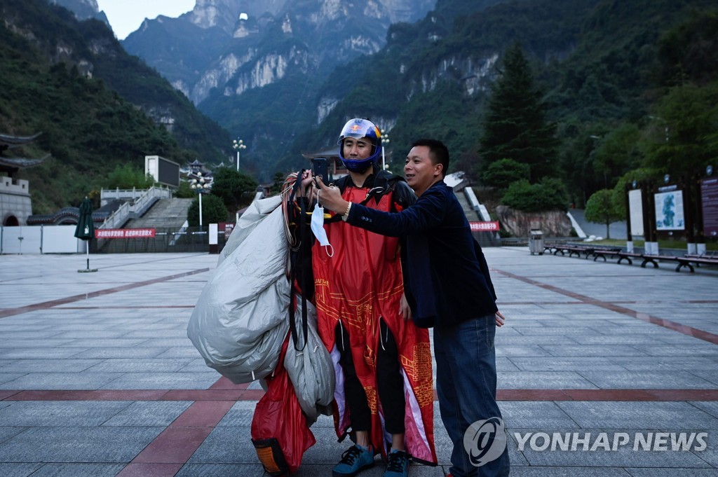 CHINA-LIFESTYLE-SPORT-WINGSUIT