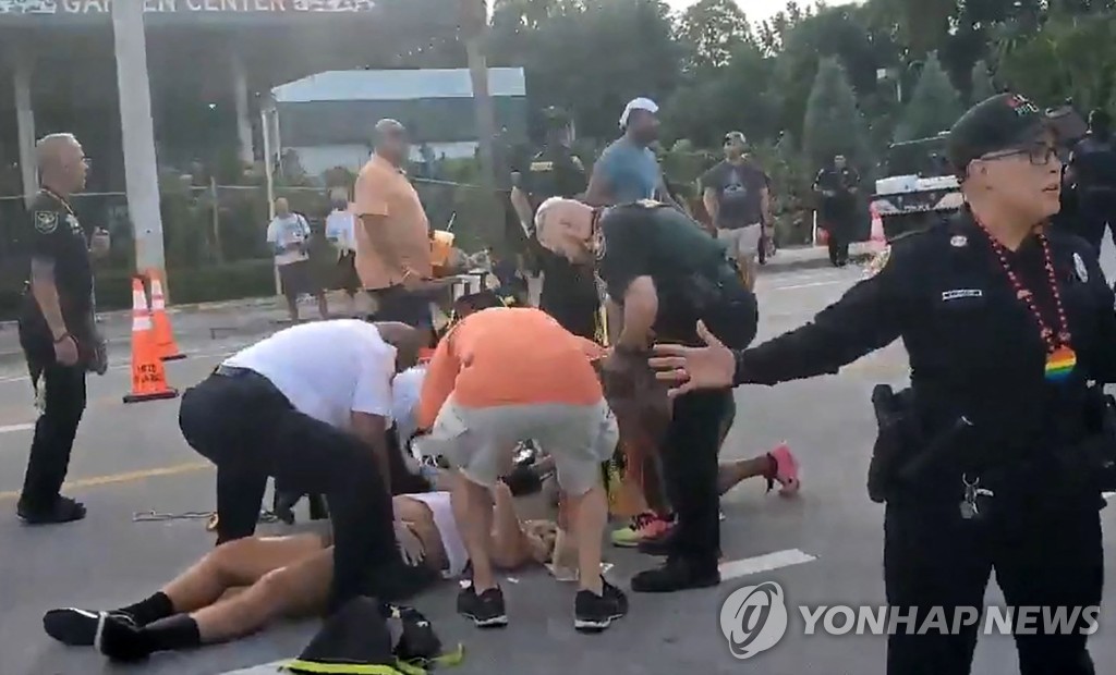 사고냐 테러냐…성소수자 집회에 트럭 돌진[AFP=연합뉴스]