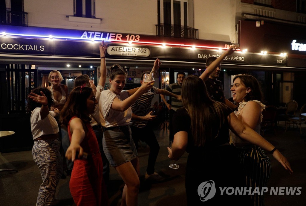 ′거리 전역이 콘서트장′…프랑스 노 마스크 음악 축제