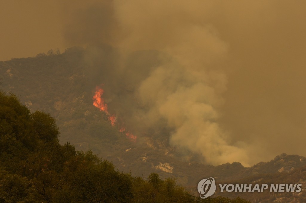 US-CLIMATE-FIRE-CALIFORNIA-SEQUOIA