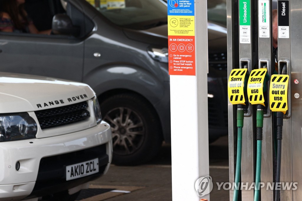 BRITAIN-POLITICS-TRANSPORT-PETROL-SHORTAGES
