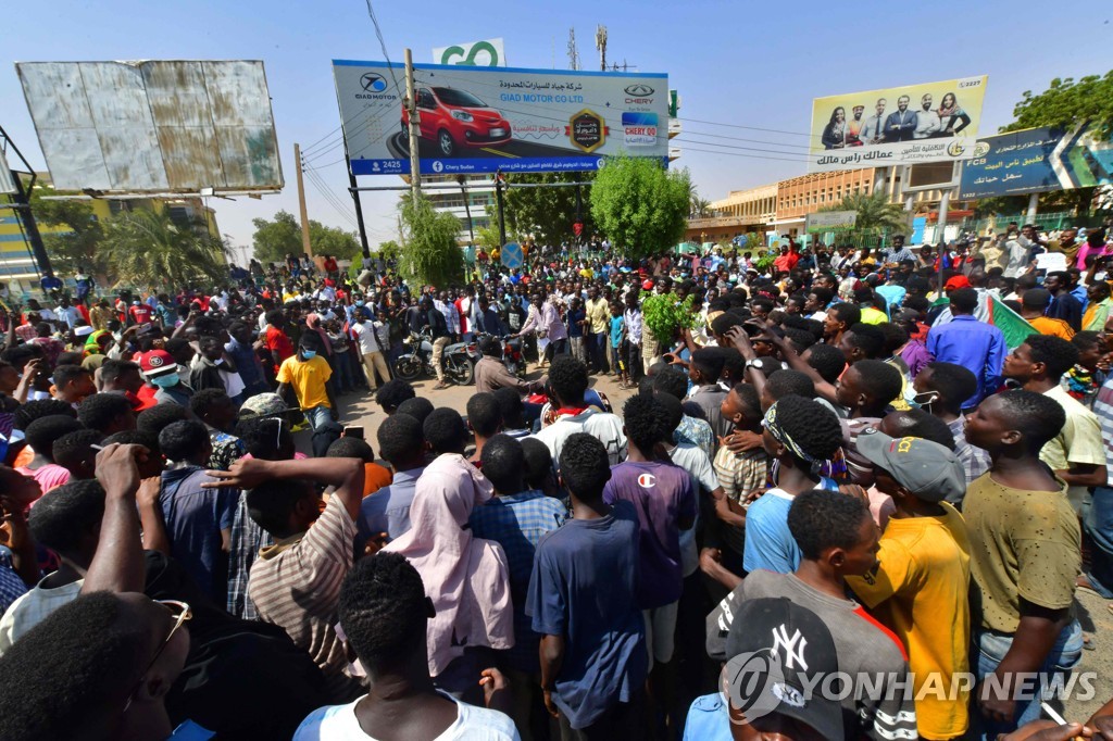 TOPSHOT-SUDAN-UNREST-POLITICS