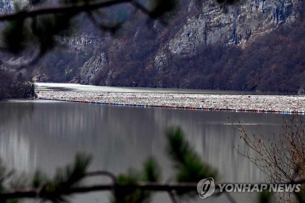 BOSNIA-ENVIRONEMENT-WATER-POLLUTION-WASTE