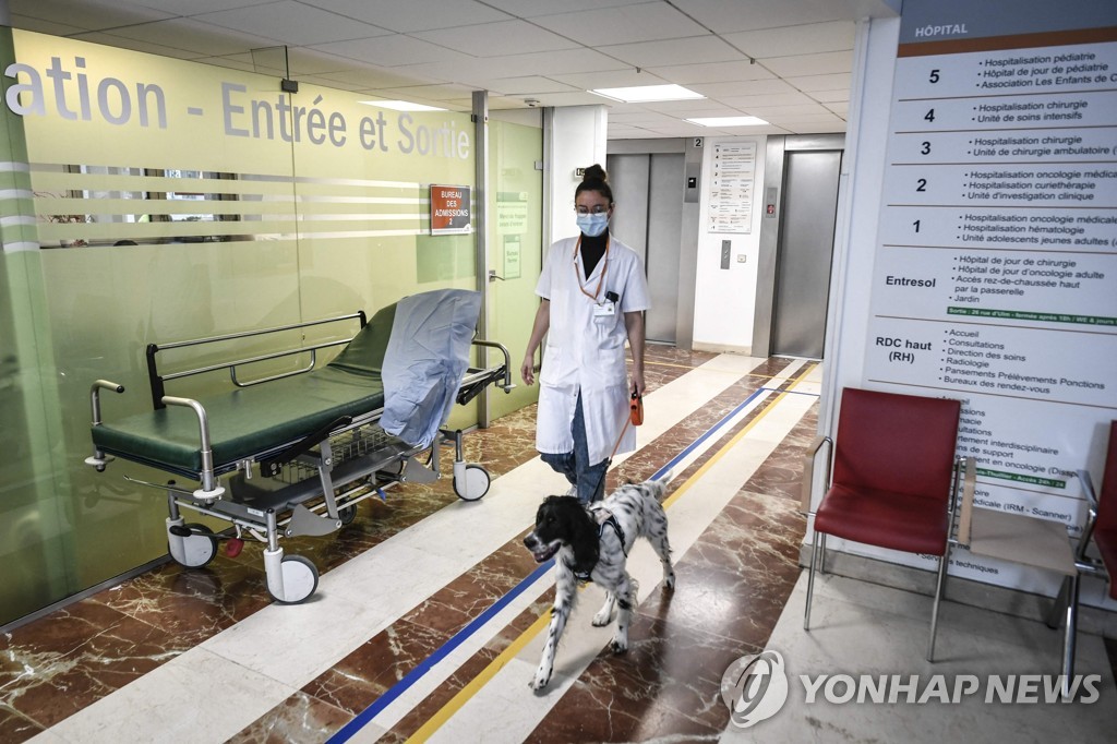 FRANCE-HEALTH-CANCER-HOSPITAL-ANIMAL