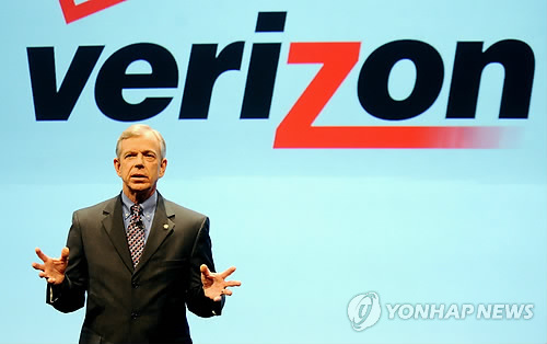 버라이즌의 로웰 매캐덤 CEO