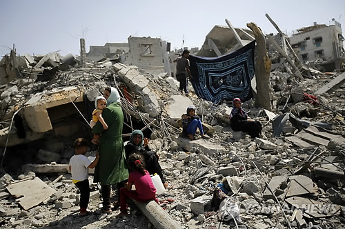 2014년 8월 1일 팔레스타인 자치령 가자지구 북부 베이트 하눈의 파괴된 건물 모습 [EPA=연합뉴스 자료사진]