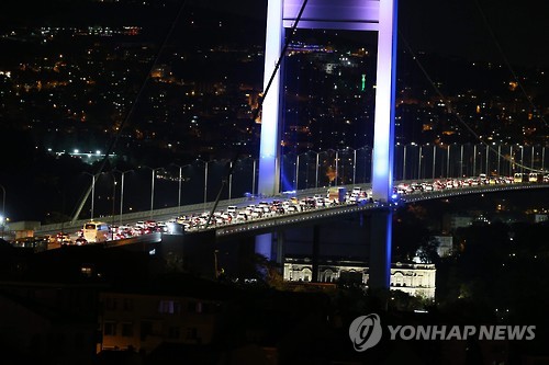 2016년7월15일 밤 보스포루스대교 통제한 터키 쿠데타군