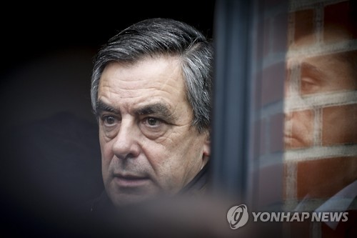 '사면초가' 佛 공화당 대선후보 프랑수아 피용
