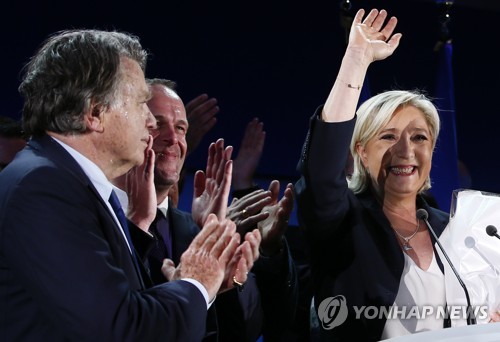 결선 진출 소식에 기뻐하는 마린 르펜S