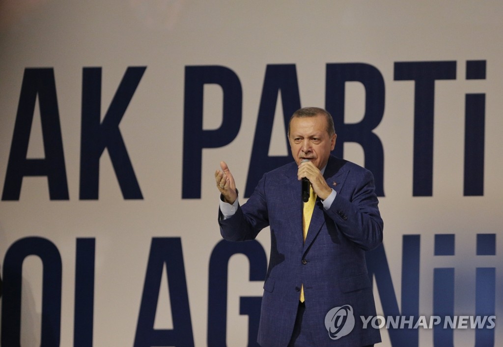 터키 에르도안 "국가비상사태 계속될 것"