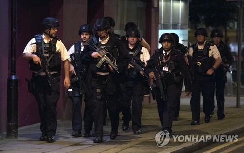 테러현장 런던브리지에 출동한 영국 경찰