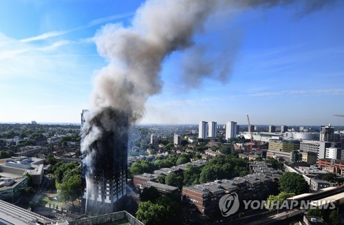 대형 참사가 발생한 런던 북켄싱턴 그렌펠 타워와 그 주변