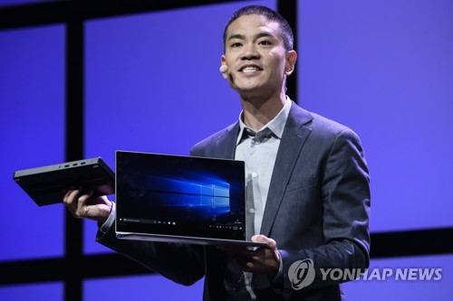IFA에서 기조연설하는 마이크로소프트 피터 한 부사장