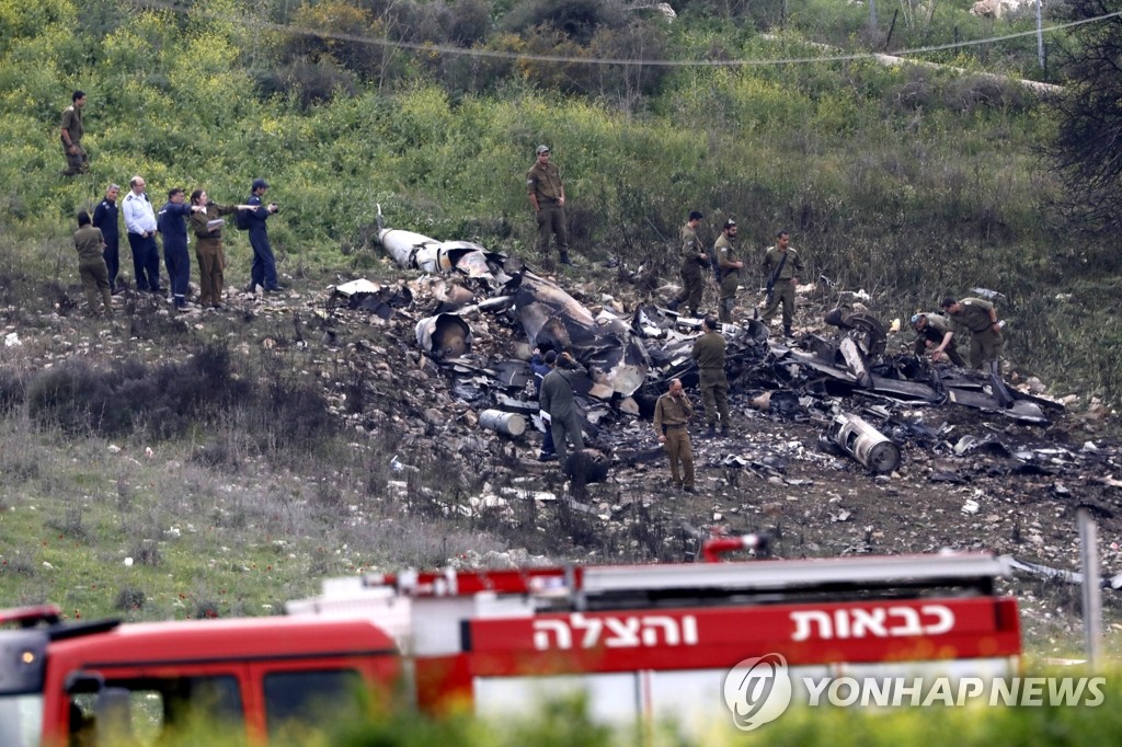 시리아군 대공 미사일에 격추된 이스라엘 F-16기 잔해 