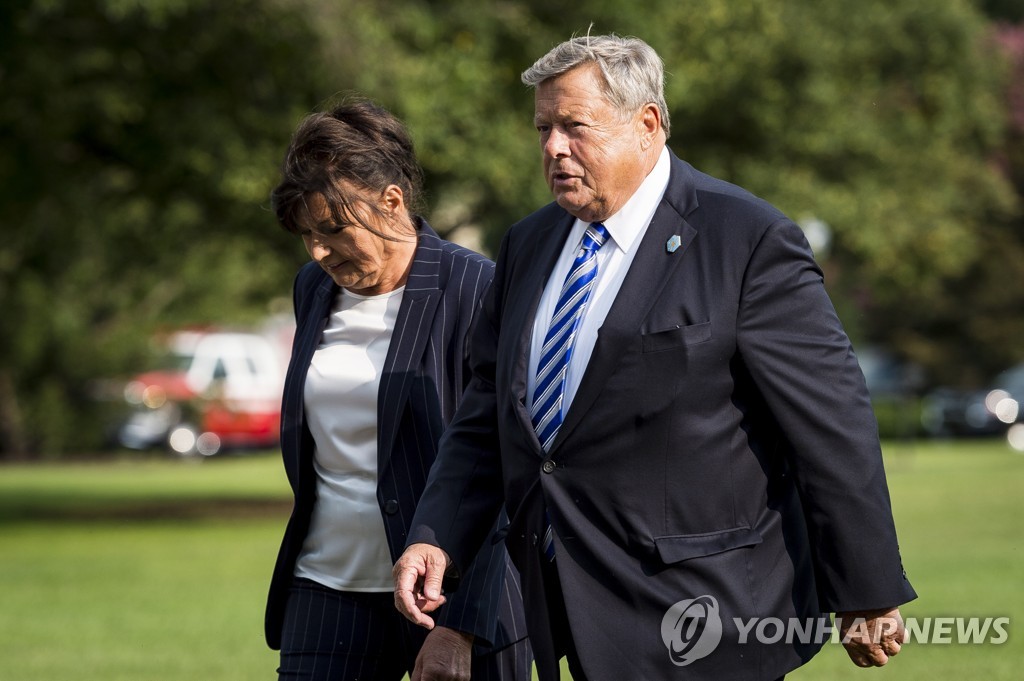 멜라니아 여사의 부모