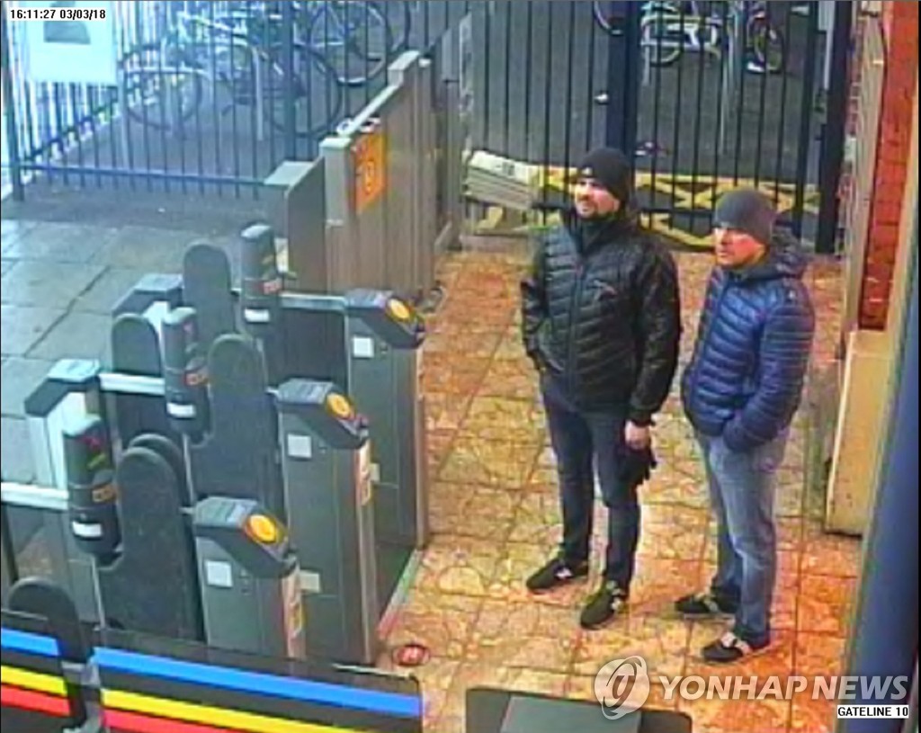 스크리팔 독살 시도 배후로 지목된 두 러시아인 남성의 모습 