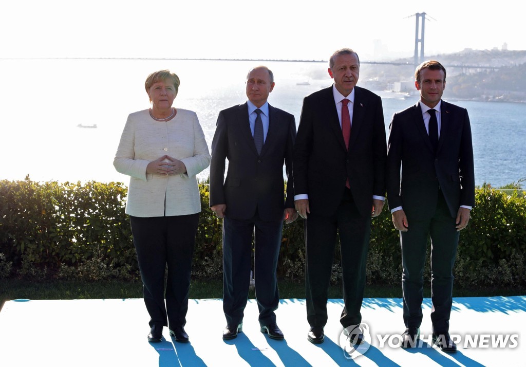 2018년 10월 시리아 관련 4자 정상회의에 참석한 메르켈(왼쪽부터) 독일 총리, 푸틴 러시아 대통령, 에르도안 터키 대통령, 마크롱 프랑스 대통령 [EPA=연합뉴스]