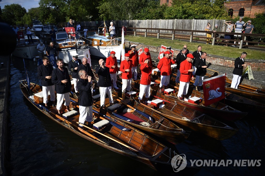 BRITAIN PHOTO SET SWAN UPPING