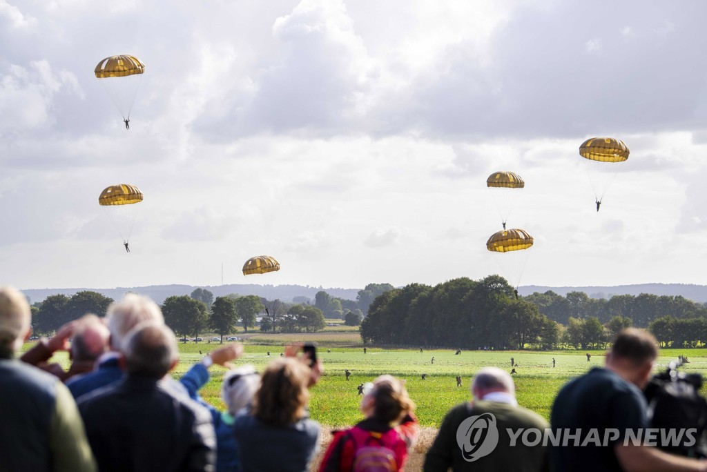 NETHERLANDS WAR WWII LIBERATION
