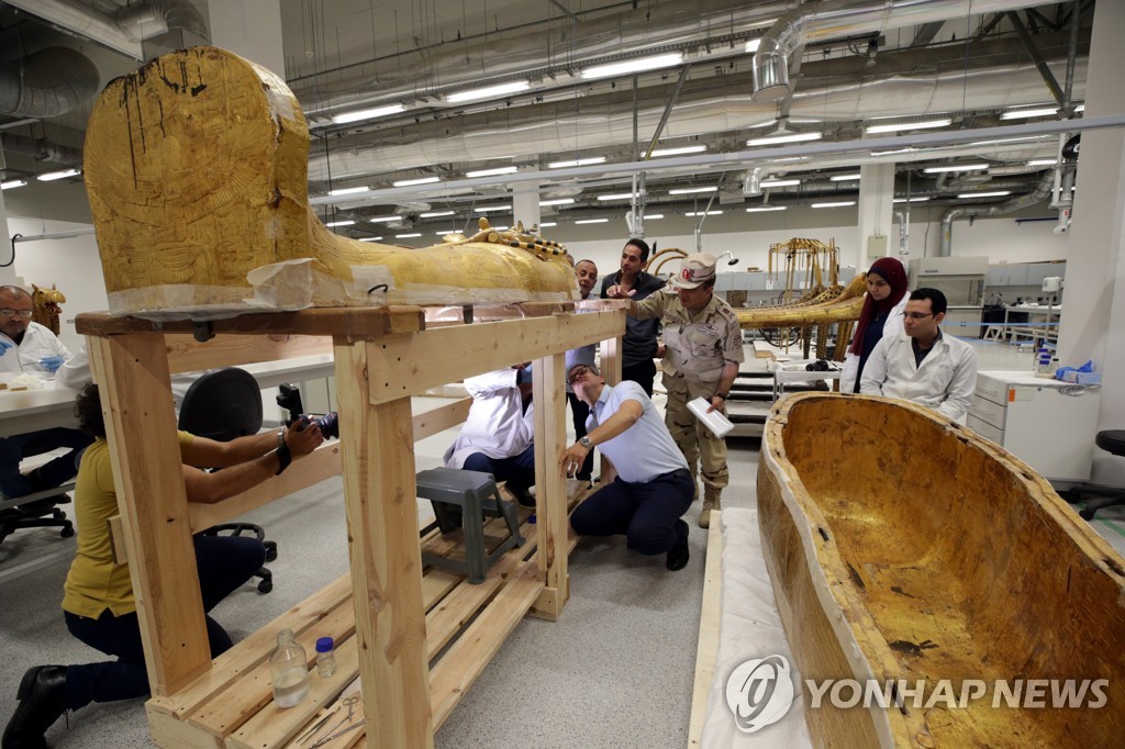EGYPT TUTANKHAMUN COFFIN RESTORATION