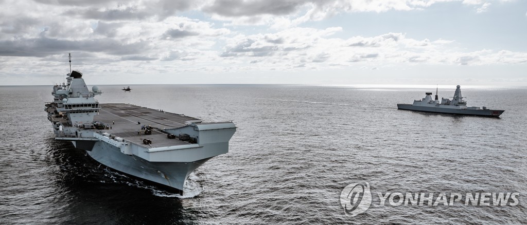 USA BRITAIN FIRST JETS LAND ONBOARD HMS QUEEN ELIZABETH