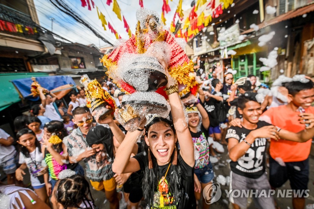 PHILIPPINES TRADITIONS SANTO NINO FESTIVAL