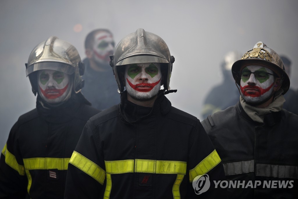 FRANCE FIREFIGHTER PENSION REFORM PROTEST