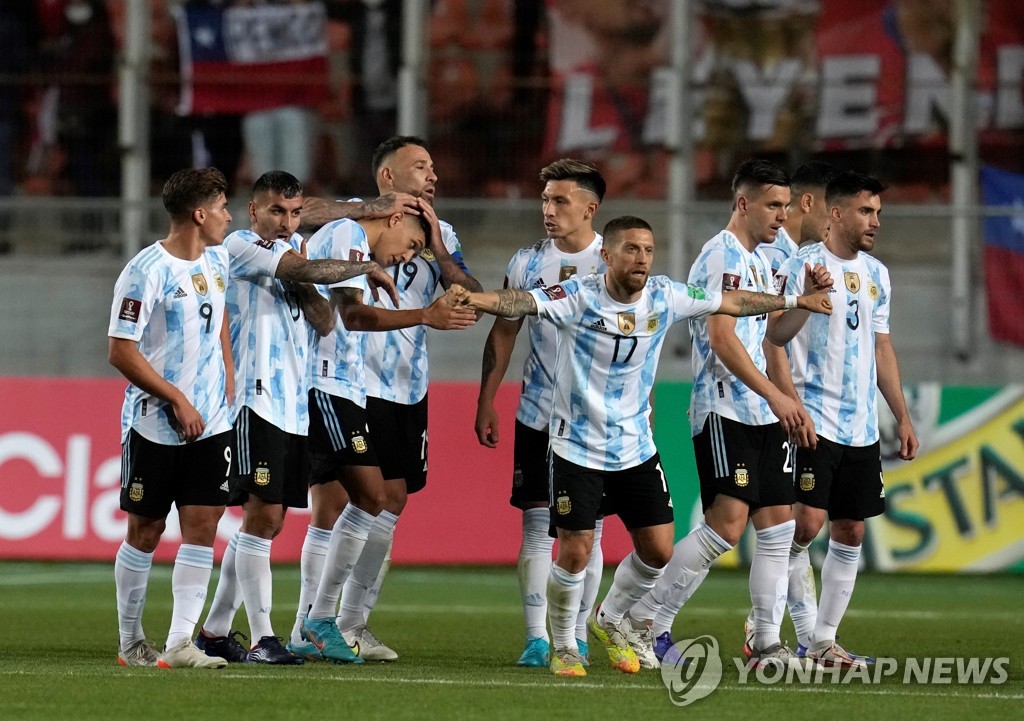 승리를 자축하는 아르헨티나 대표팀 선수들