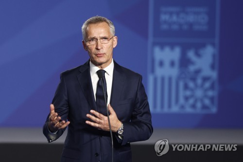 (마드리드 EPA=연합뉴스) 옌스 스톨텐베르그 북대서양조약기구 사무총장이 28일(현지시간) 스페인 마드리드에서 나토 정상회의에 앞서 기자회견에서 말하고 있다. 2022.6.28 photo@yna.co.kr
