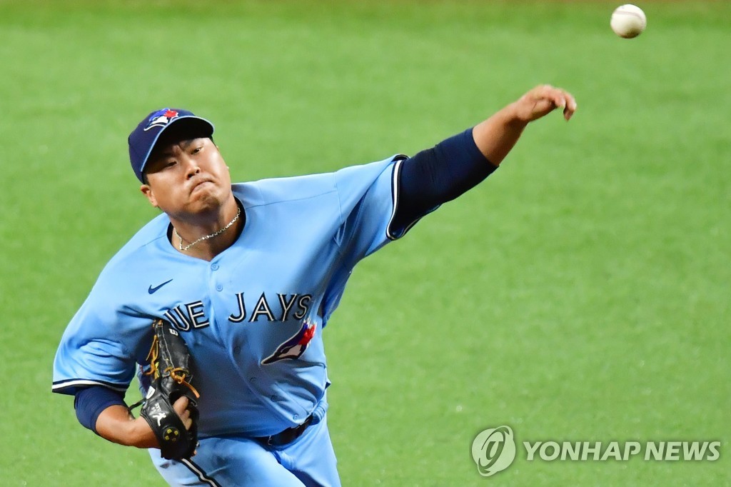 In this Getty Images photo, Ryu Hyun-jin of the Toronto Blue Jays pitches against the Tampa Bay Rays in the bottom of the first inning of a Major League Baseball regular season game at Tropicana Field in St. Petersburg, Florida, on Aug. 22, 2020. (Yonhap)