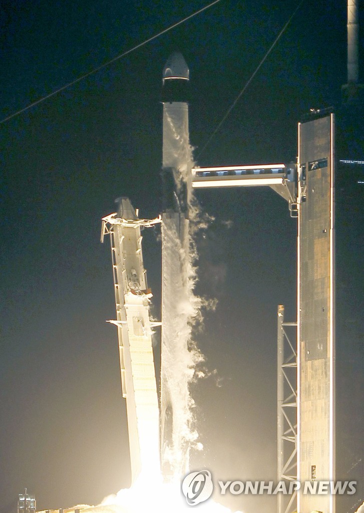 US-SPACE-X-LAUNCHES-FIRST-CIVILIAN-MISSION-TO-SPACE