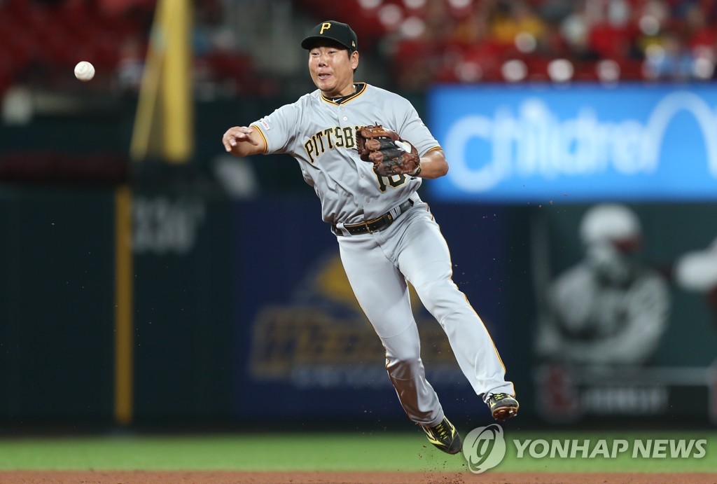 In this UPI file photo from July 15, 2019, Pittsburgh Pirates shortstop Kang Jung-ho makes a play against the St. Louis Cardinals in the top of the eighth inning of a Major League Baseball regular season game at Busch Stadium in St. Louis. (Yonhap)