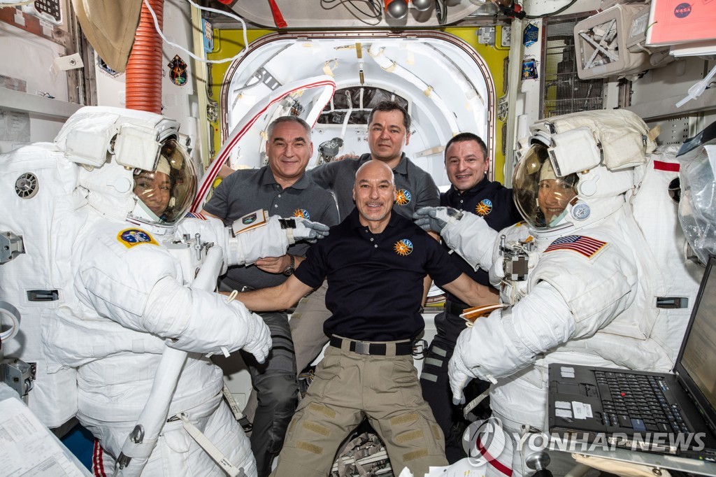 NASA FEMALE SPACEWALK