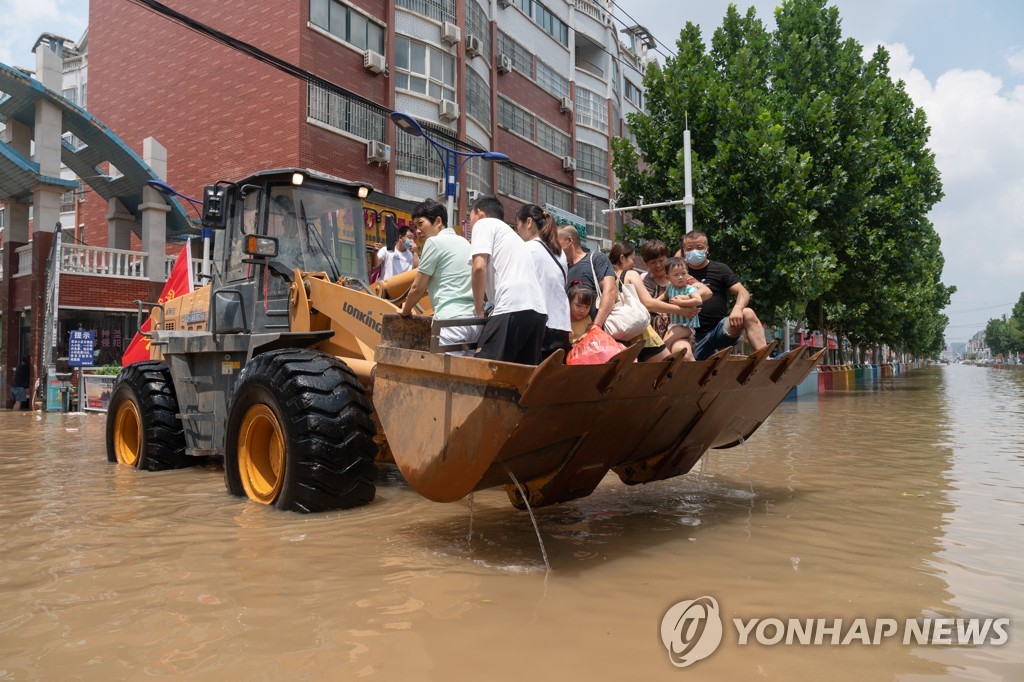CHINA-HENAN-FLOOD-VOLUNTEER-SHOVEL LOADER DRIVER (CN)