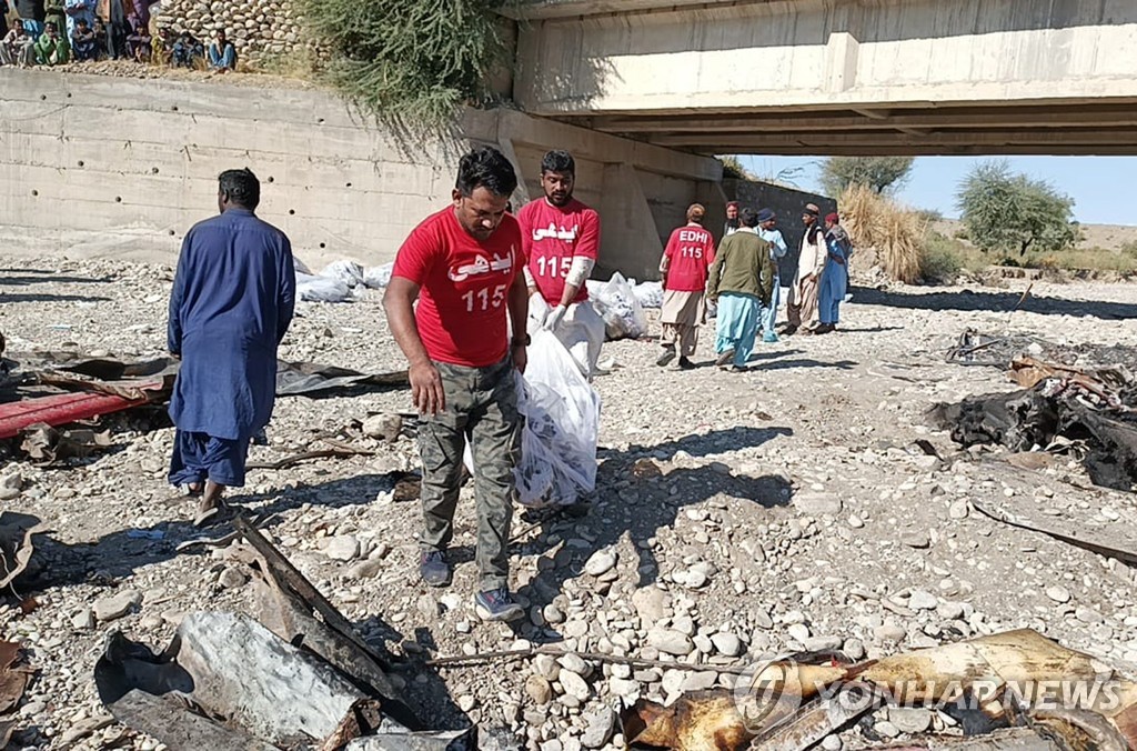 PAKISTAN-LASBELA-BUS ACCIDENT