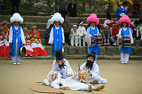 Q. 수영야류(중요무형문화재43호)