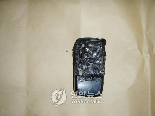 녹아버린 휴대전화 배터리