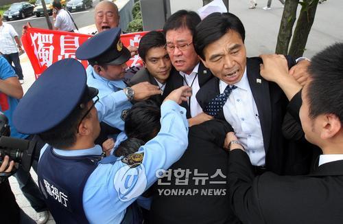 독도수호전국연대 최재익 대표의장(오른쪽 두번째)