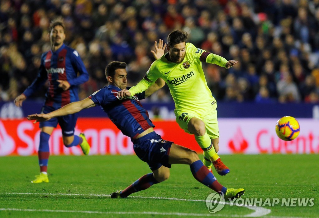 SOCCER-SPAIN-LVT-FCB/