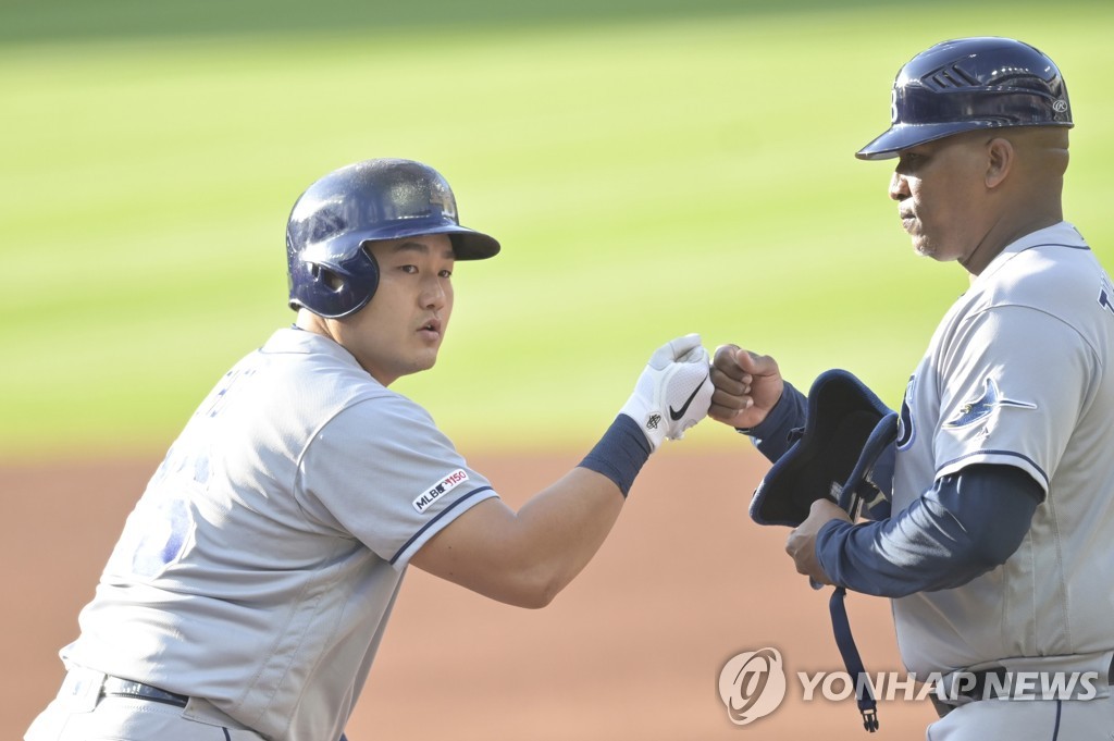최지만, 3회 우전 안타