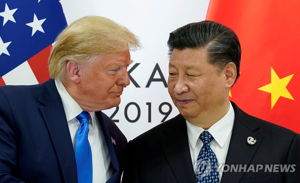 2019년 6월 29일 도널드 트럼프 미국 대통령(왼쪽)과 시진핑 중국 국가주석(오른쪽)이 일본 오사카에서 열린 주요 20개국(G20) 정상회의에서 만난 모습. [로이터=연합뉴스자료사진]