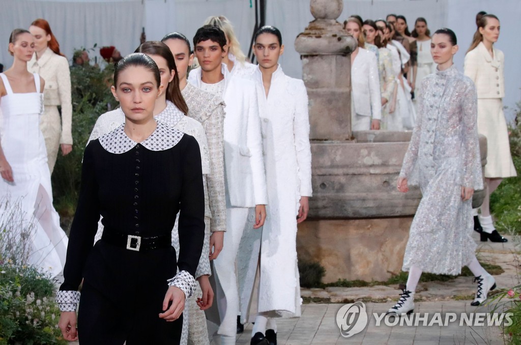 FASHION-PARIS/HAUTE COUTURE-CHANEL