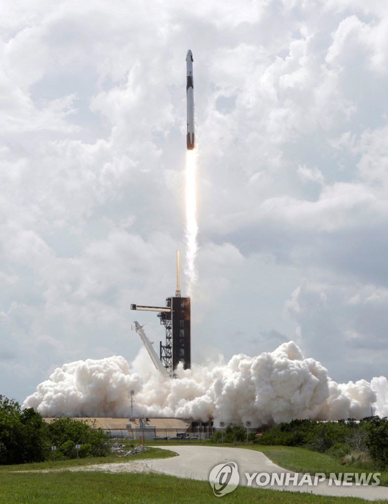 SPACE-EXPLORATION/SPACEX-LAUNCH