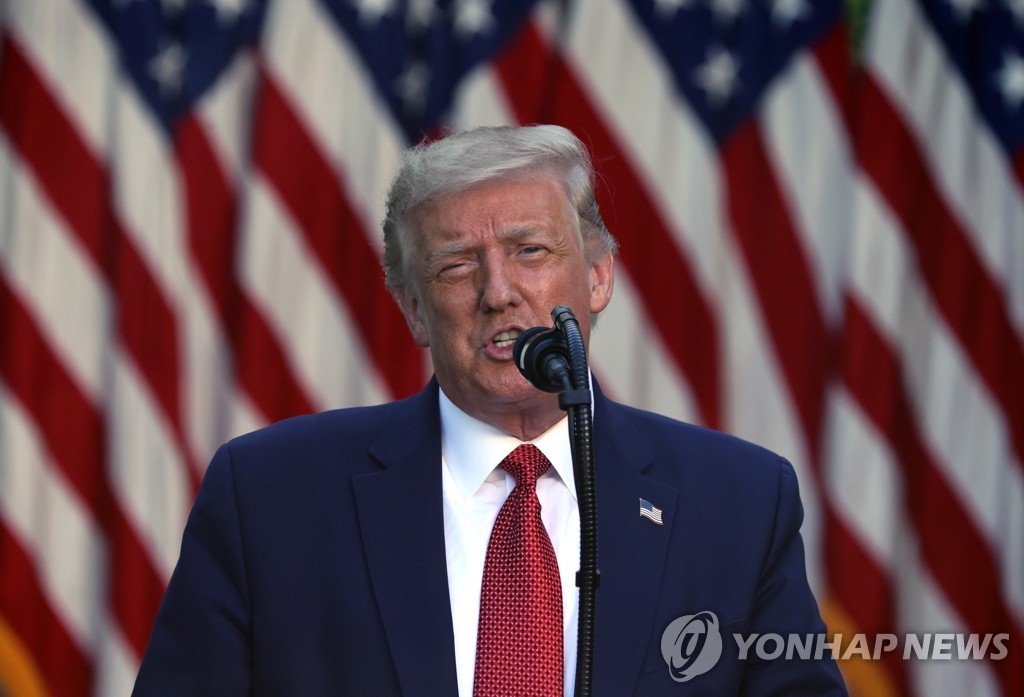 14일(현지시간) 브리핑하는 도널드 트럼프 미국 대통령