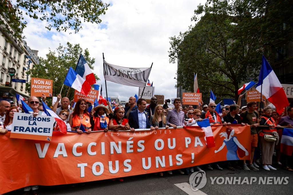 HEALTH-CORONAVIRUS/FRANCE-PROTEST