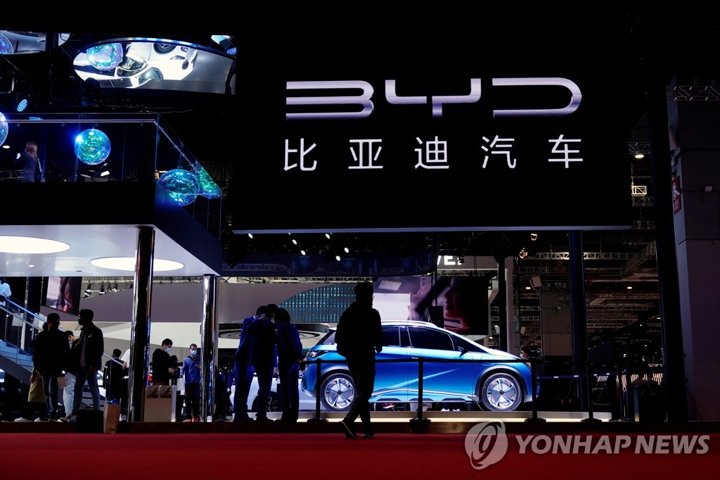 지난 4월 중국 상하이에서 열린 상하이오토쇼 행사장에 마련된 중국 전기차 업체 비야디(比亞迪·BYD) 부스.[로이터=연합뉴스]