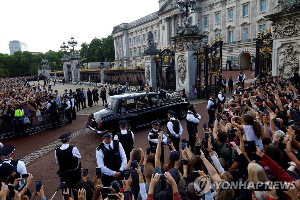BRITAIN-ROYALS/QUEEN
