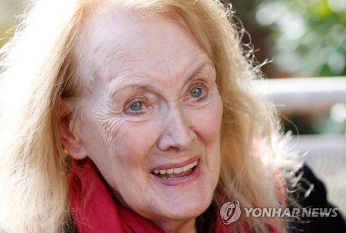 노벨 문학상을 받은 프랑스 작가 아니 에르노