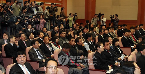 빈자리 없는 대심판정