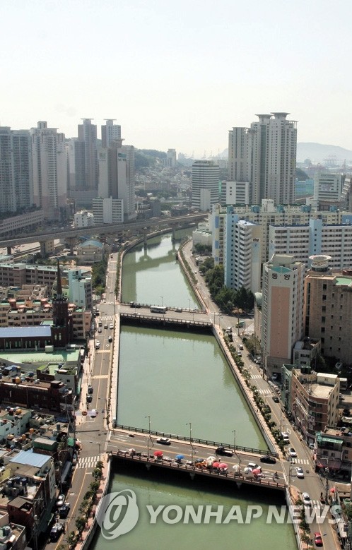 부산 동천 << 연합뉴스 자료사진 >>